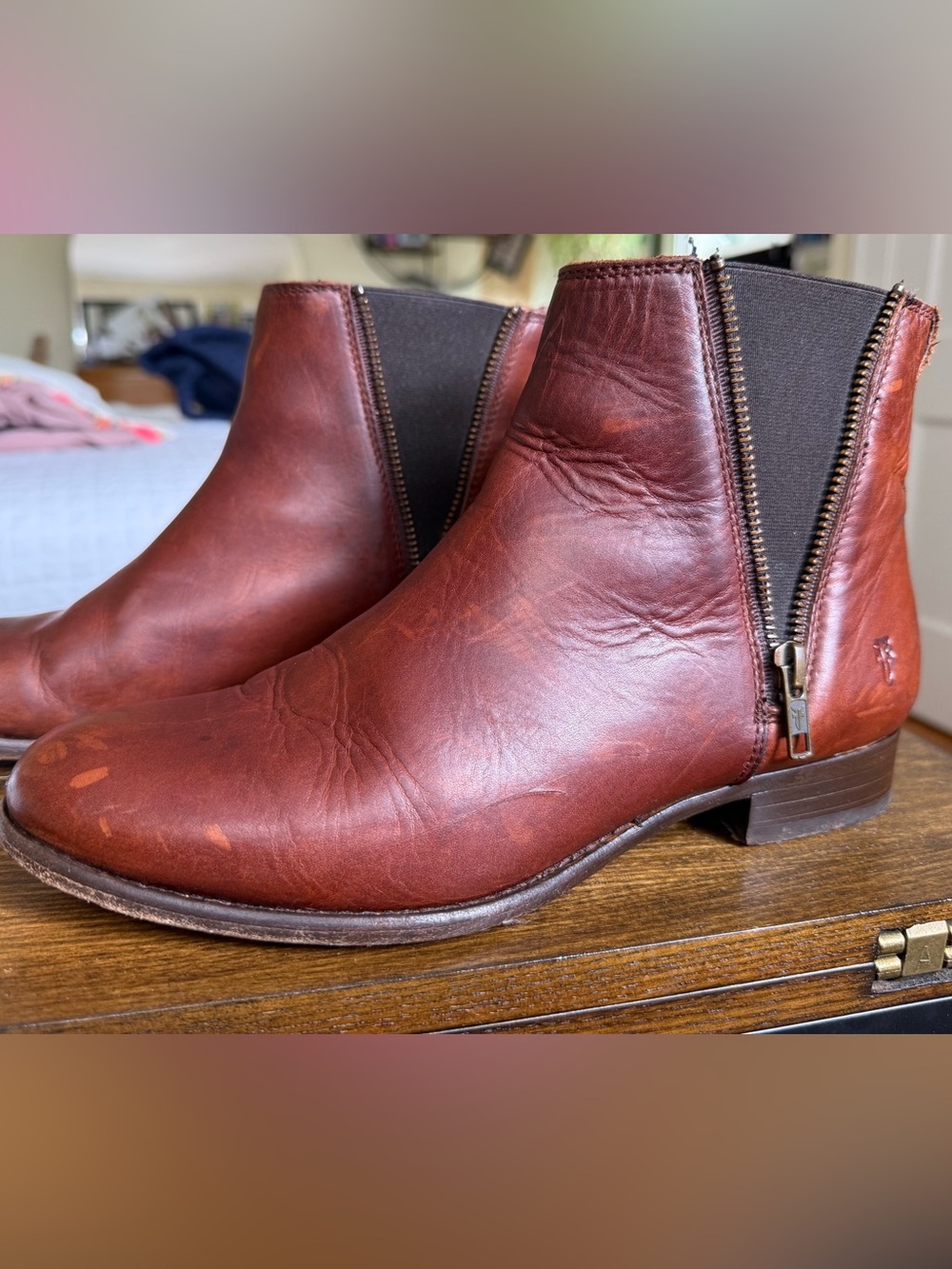 Frye modern Chelsea boot 
 Leather Ankle Zip Booties